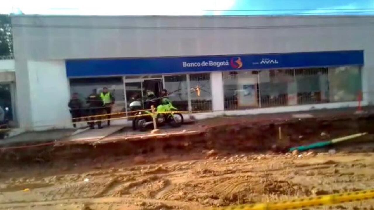 Hombres disfrazados de operadores de Claro robaron banco en el centro de Barranquilla.