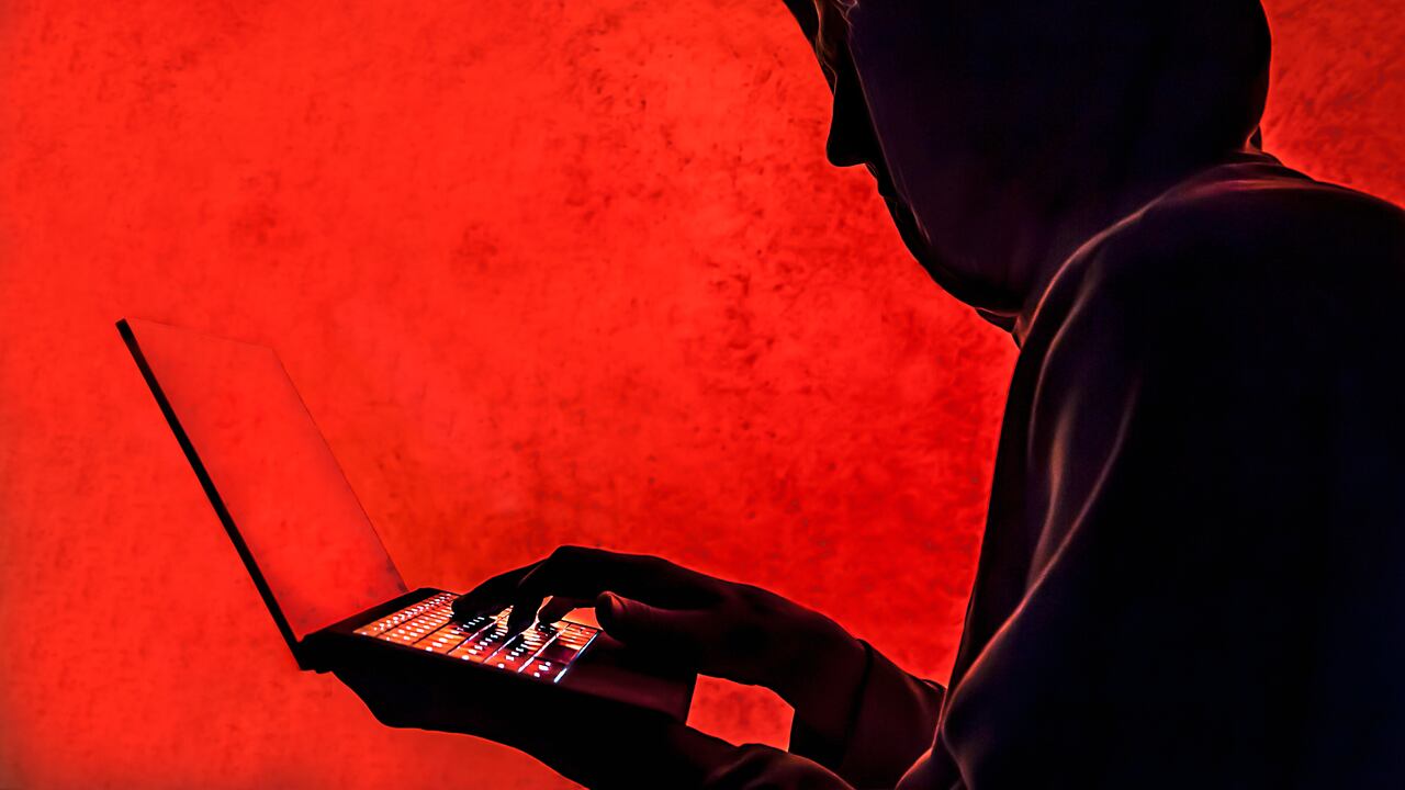 Ciberdelincuentes están usando la IA para hackear redes wifi.