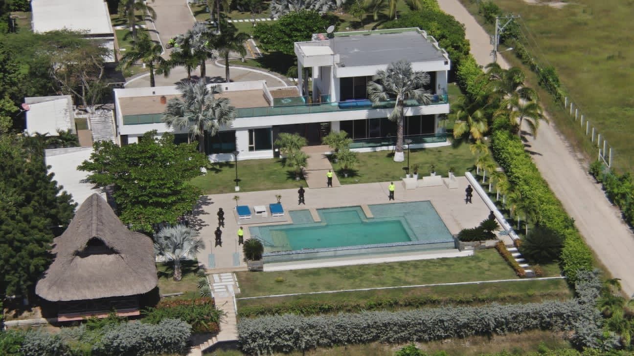 En esta lujosa casa, según la Policía, un ciudadano alemán que haría parte de una red de explotación sexual hacía ostentosas fiestas.