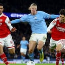 Soccer Football - FA Cup - Fourth Round - Manchester City v Arsenal - Etihad Stadium, Manchester, Britain - January 27, 2023 Manchester City's Erling Braut Haaland in action with Arsenal's William Saliba and Takehiro Tomiyasu REUTERS/Molly Darlington