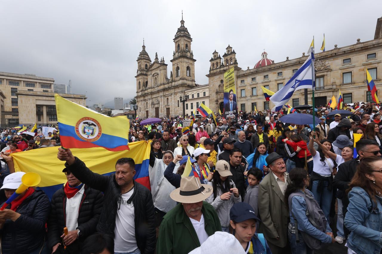 Marchas en apoyo al expresidente Álvaro Uribe en la plaza de Bolívar, Bogotá.