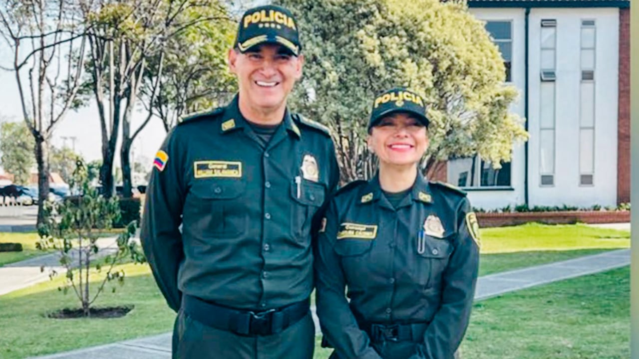En la foto, el director de la Policía, general William Salamanca, y la directora de Talento Humano de la institución, la coronel Andrea Cáceres.