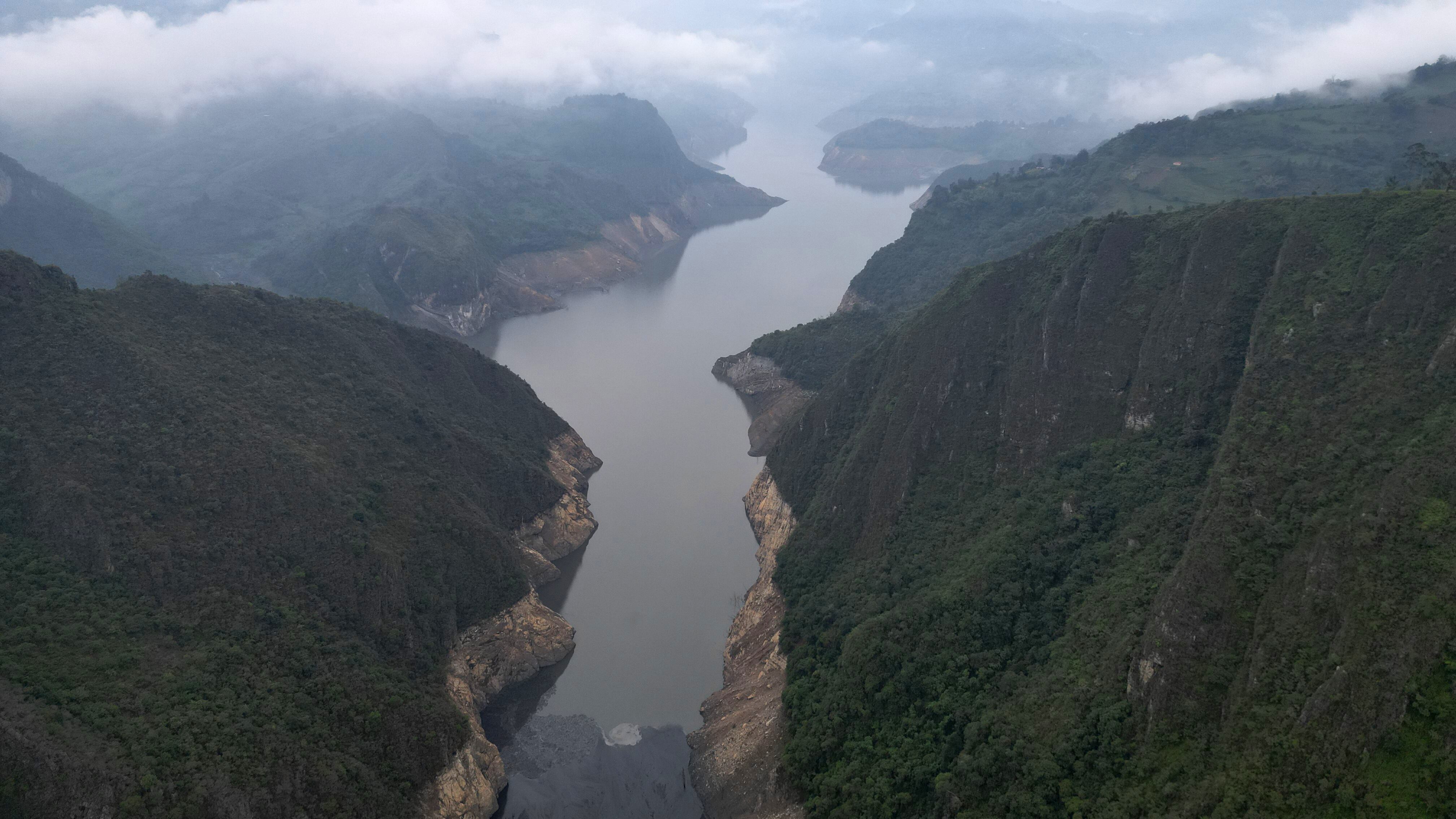 Central Hidroeléctrica del Guavio
 embalse del Guavio  presenta nivel bajo a causa del fenómeno de El Niño
Cundinamarca abril 3 del 2024
Foto Guillermo Torres Reina / Semana