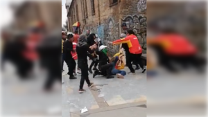 Indígenas agreden a gestores de convivencia en el centro de Bogotá.