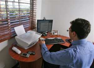 No es necesario contar con computadores de última generación para usar soluciones de teletrabajo. Gracias a las conexiones de banda ancha, los empleados pueden acceder a los mismos datos y programas de sus oficinas desde cualquier lugar.