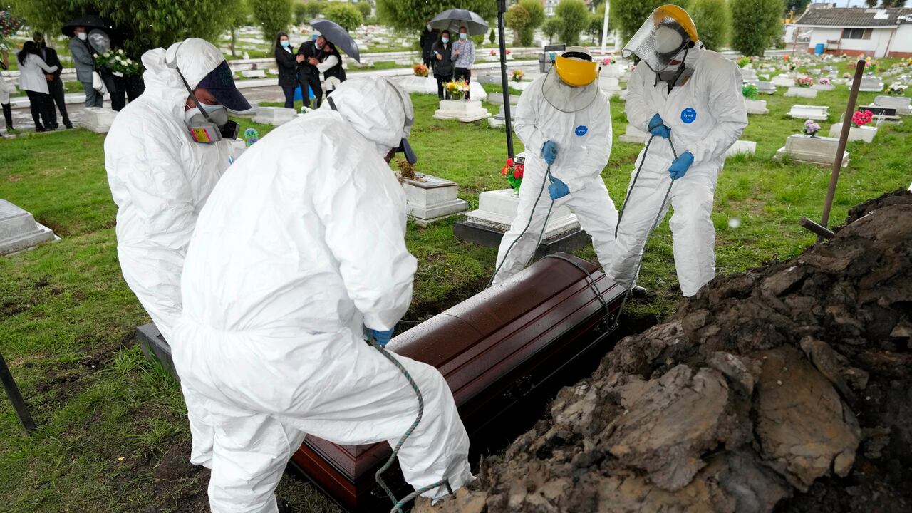 Entierro de persona muerta por covid en Zipaquirá. (AP Photo/Fernando Vergara)