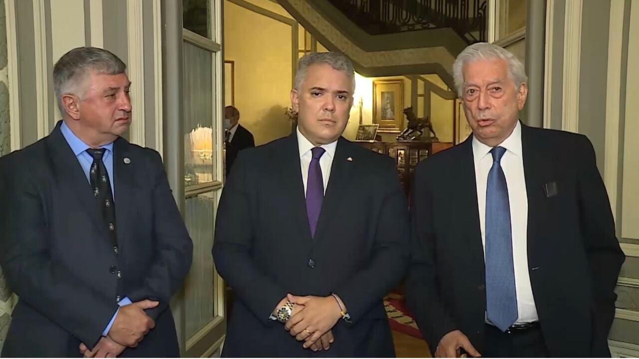El presidente Iván Duque se reunió en España con el nobel de literatura Mario Vargas Llosa. Madrid, 16 de septiembre 2021.