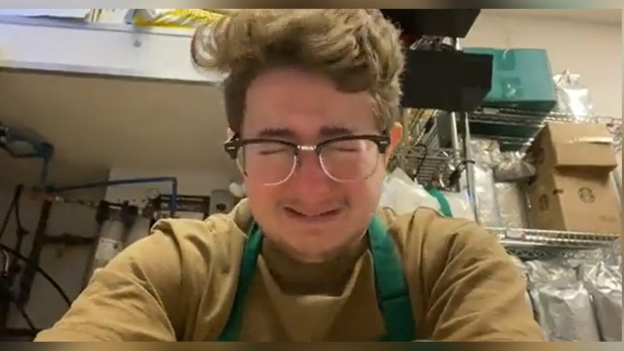 El joven se reconoce frustrado por la carga laboral y la baja comprensión de sus jefes y los clientes.