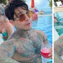 El influenciador contó que necesitó de dos tatuadores para el nuevo grabado que se hizo en la espalda. Foto: Instagram @yefersoncossio.