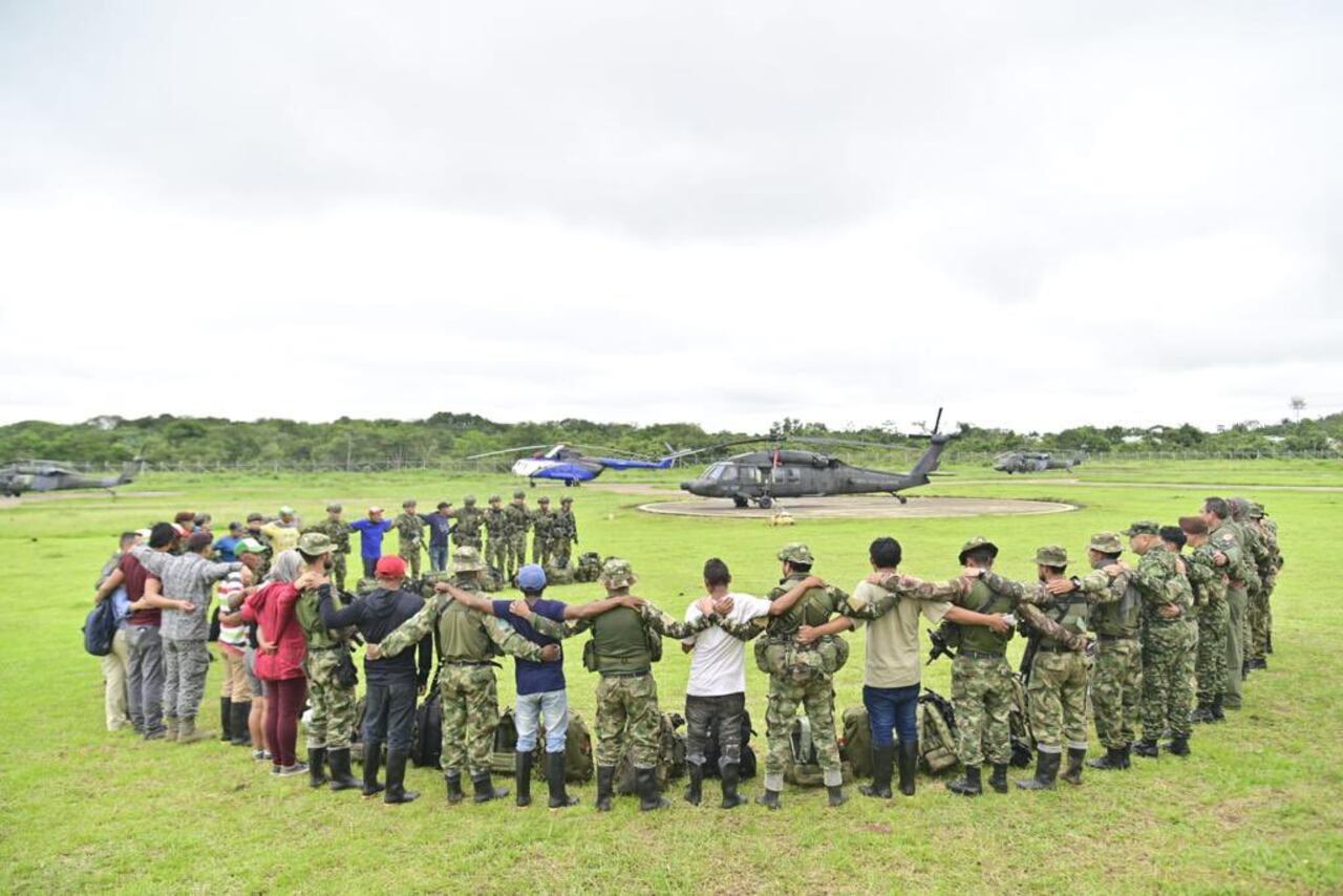 Nuevos grupos de las Fuerzas Especiales y comunidades indígenas se unen en la búsqueda de los menores desaparecidos en la selva del Guaviare.