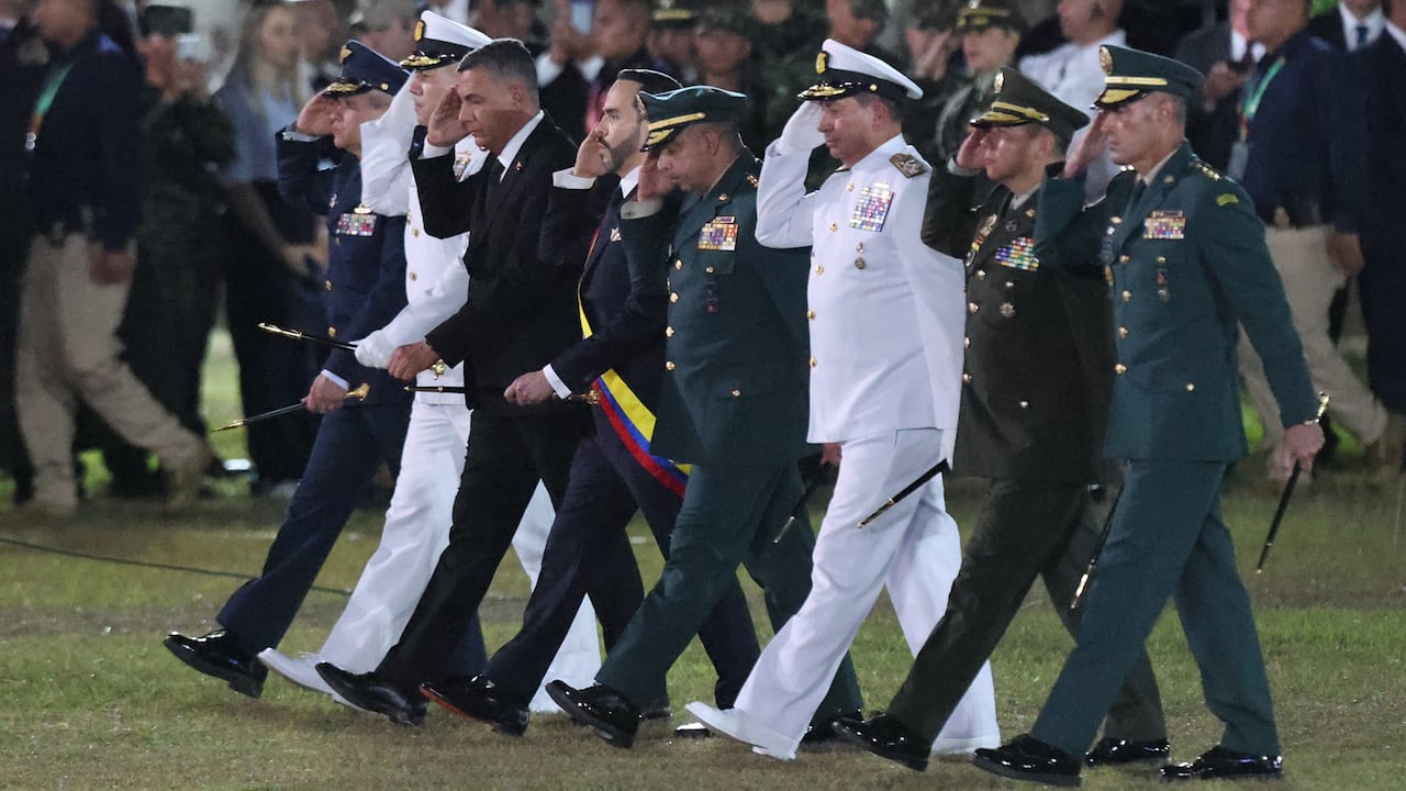 El presidente Abelardo De La Espriella fue reconocido por las tropas este 7 de agosto.