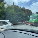 El siniestro fue entre un bus y un automóvil en la carretera.