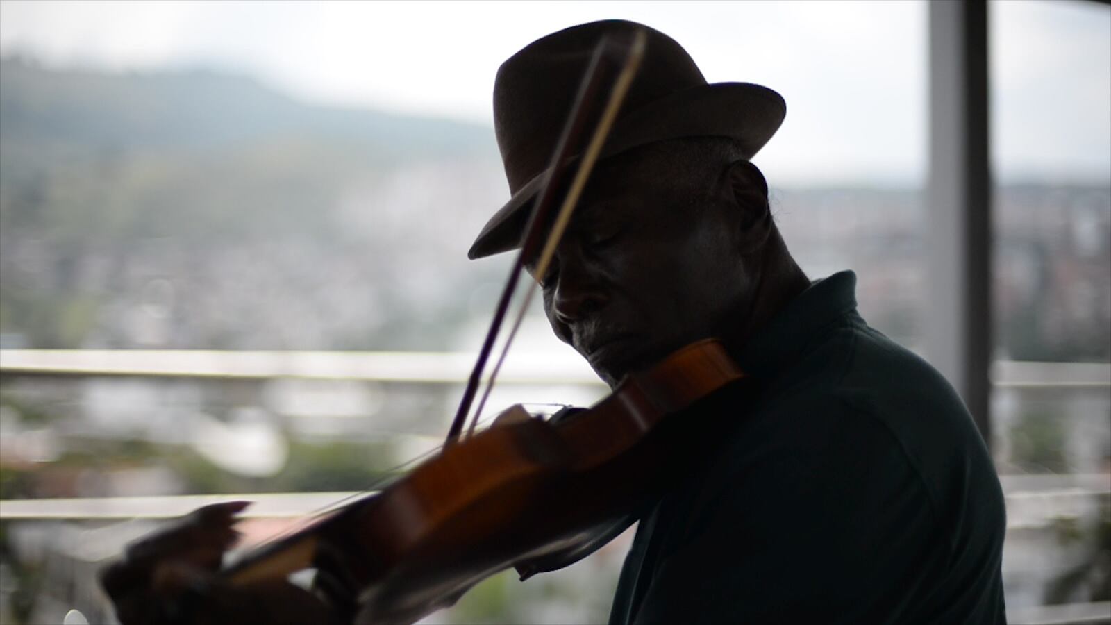La tradición musical del Pacífico incluye violines, interpretados por comunidades afro del Cauca