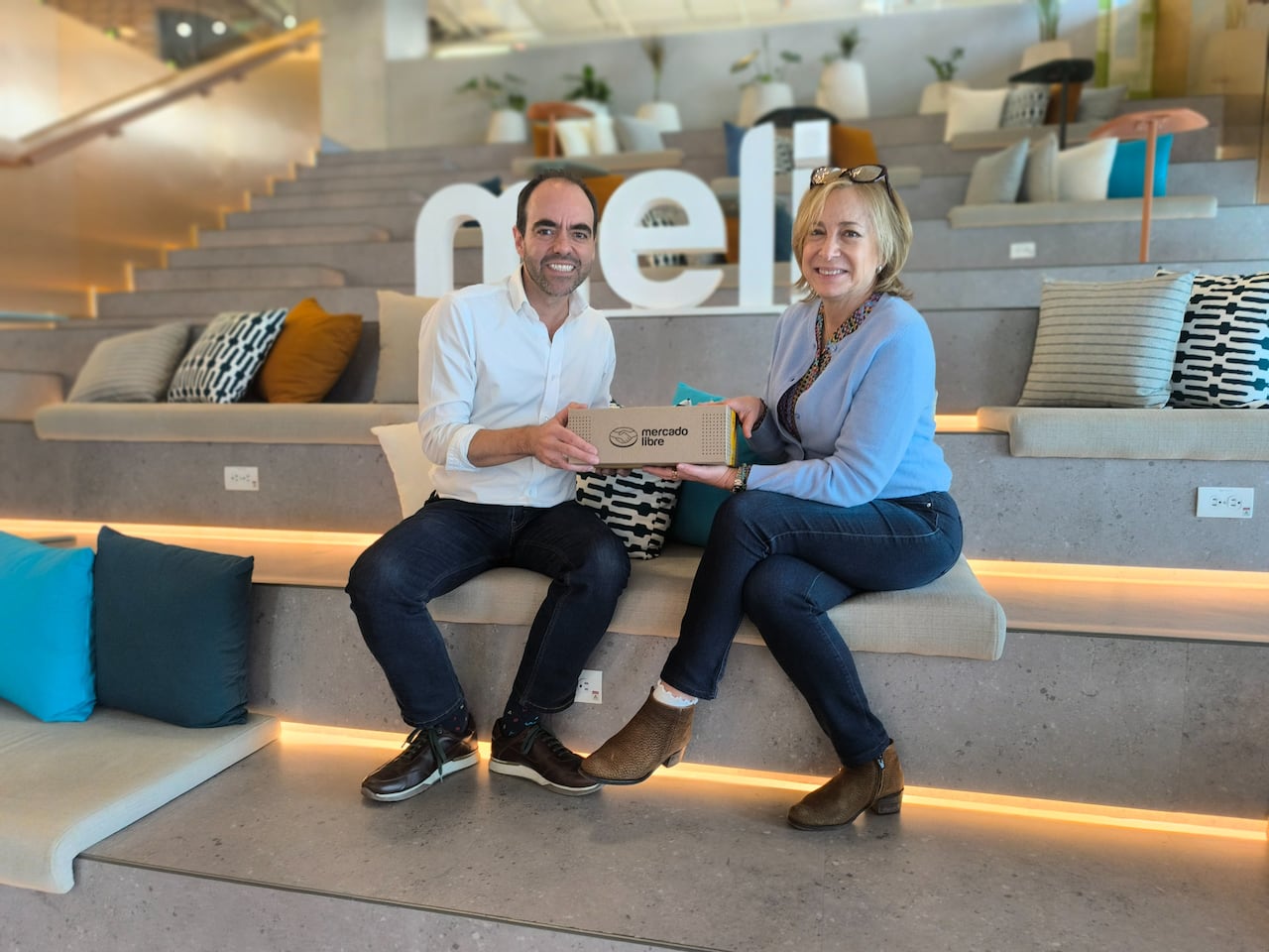 Doménico Barbato, gerente General Mercado Libre Colombia y Venezuela, y Paula Santilli, CEO PepsiCo Latin America Foods.