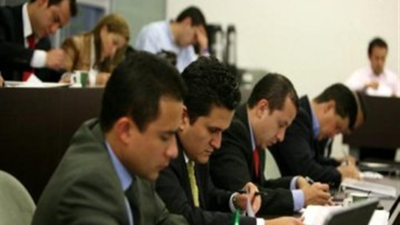 Las becas están dirigidas a dirigidos a colombianos provenientes de regiones petroleras, con el fin de impulsar a Colombia hacia la competitividad, la productividad y el desarrollo.