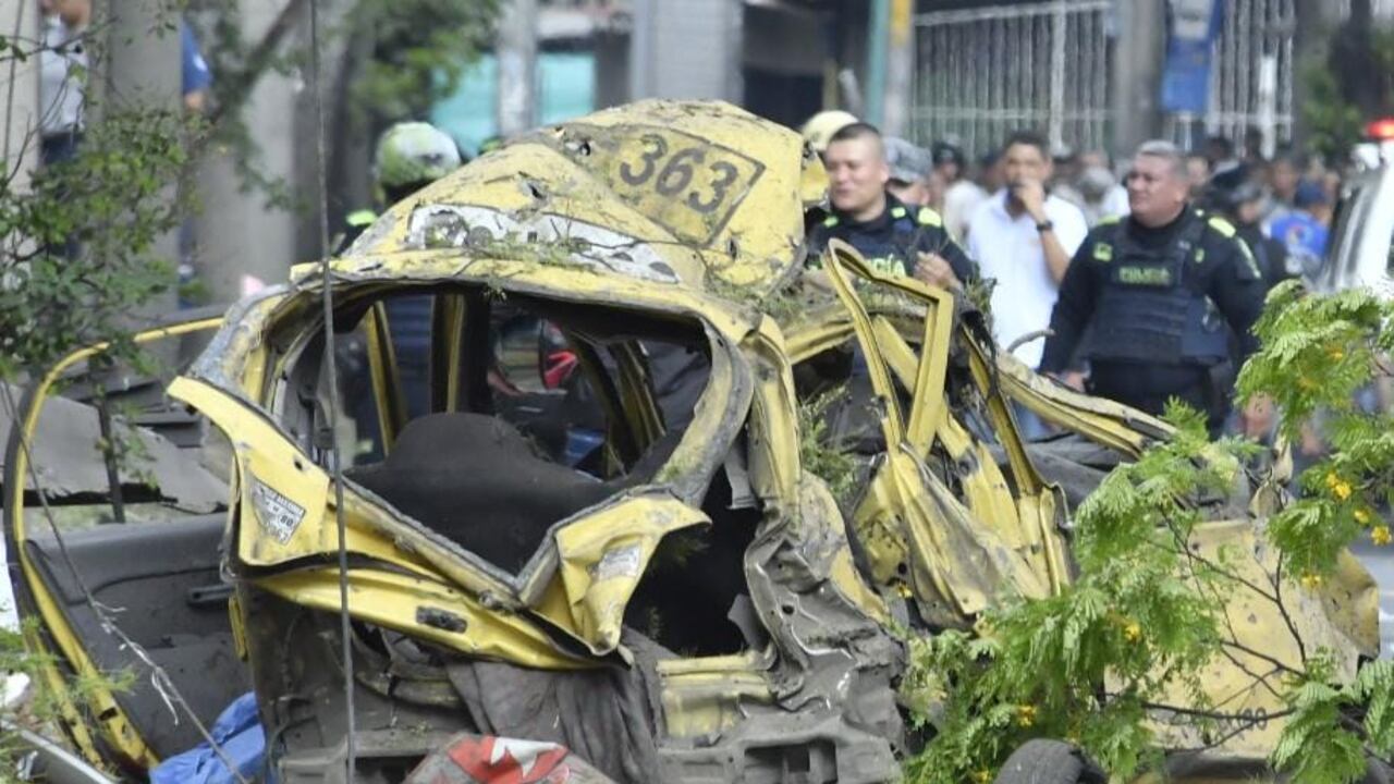 Explosión frente a la base aérea marco Fidel Suárez, en Cali.