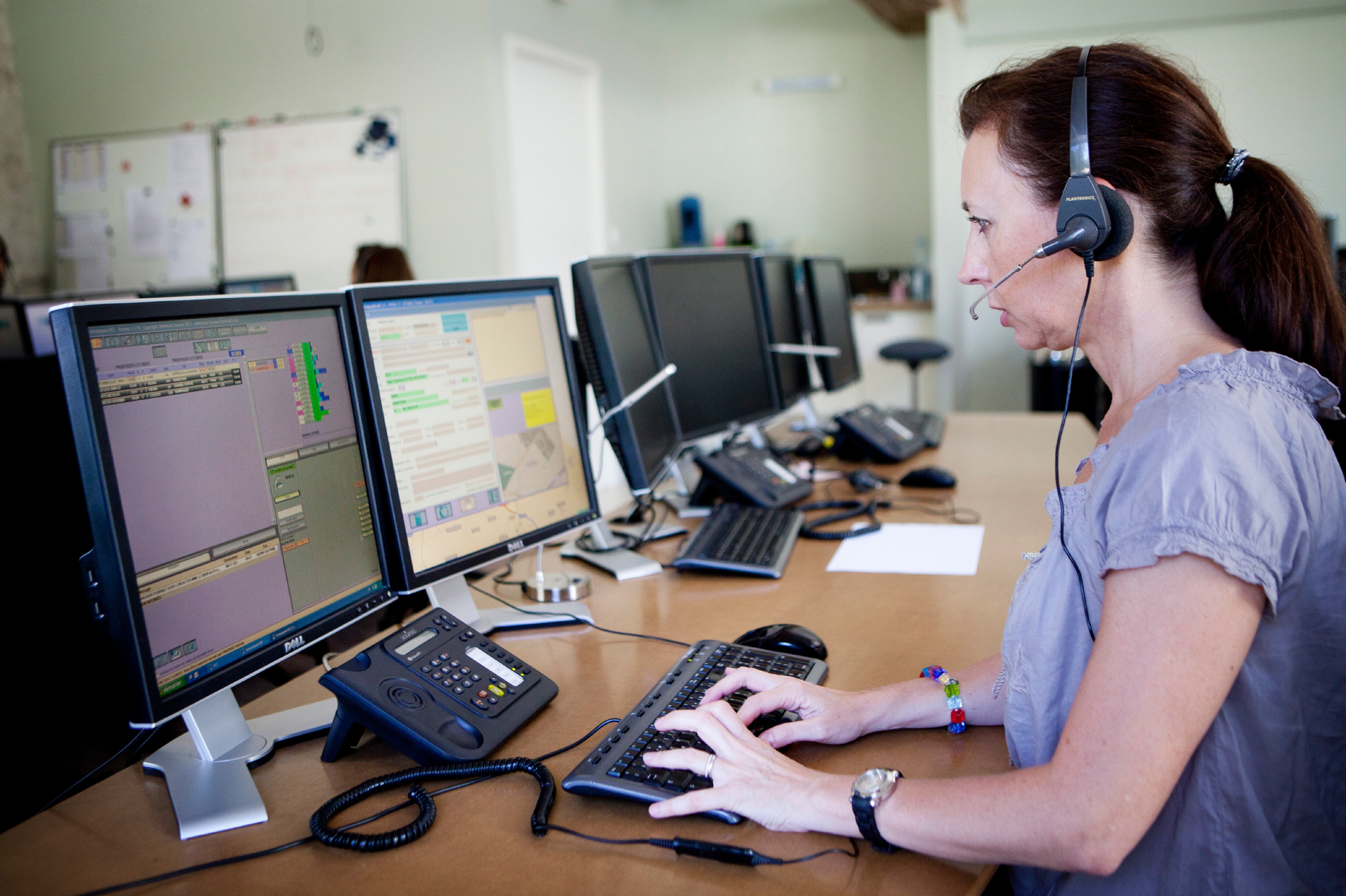La mujer recibió una llamada de emergencia de su propio hijo mientras su casa se incendiaba