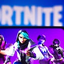 BRASIL - 2021/03/30: En esta ilustración fotográfica, el logotipo de Fortnite se ve en un teléfono inteligente y una pantalla de PC. (Ilustración fotográfica de Rafael Henrique / SOPA Images / LightRocket a través de Getty Images)