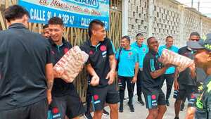 La Selección Colombia Sub 20, visitó a la Fundación para el Anciano Misericordia de Jesús en el distrito de Aguablanca