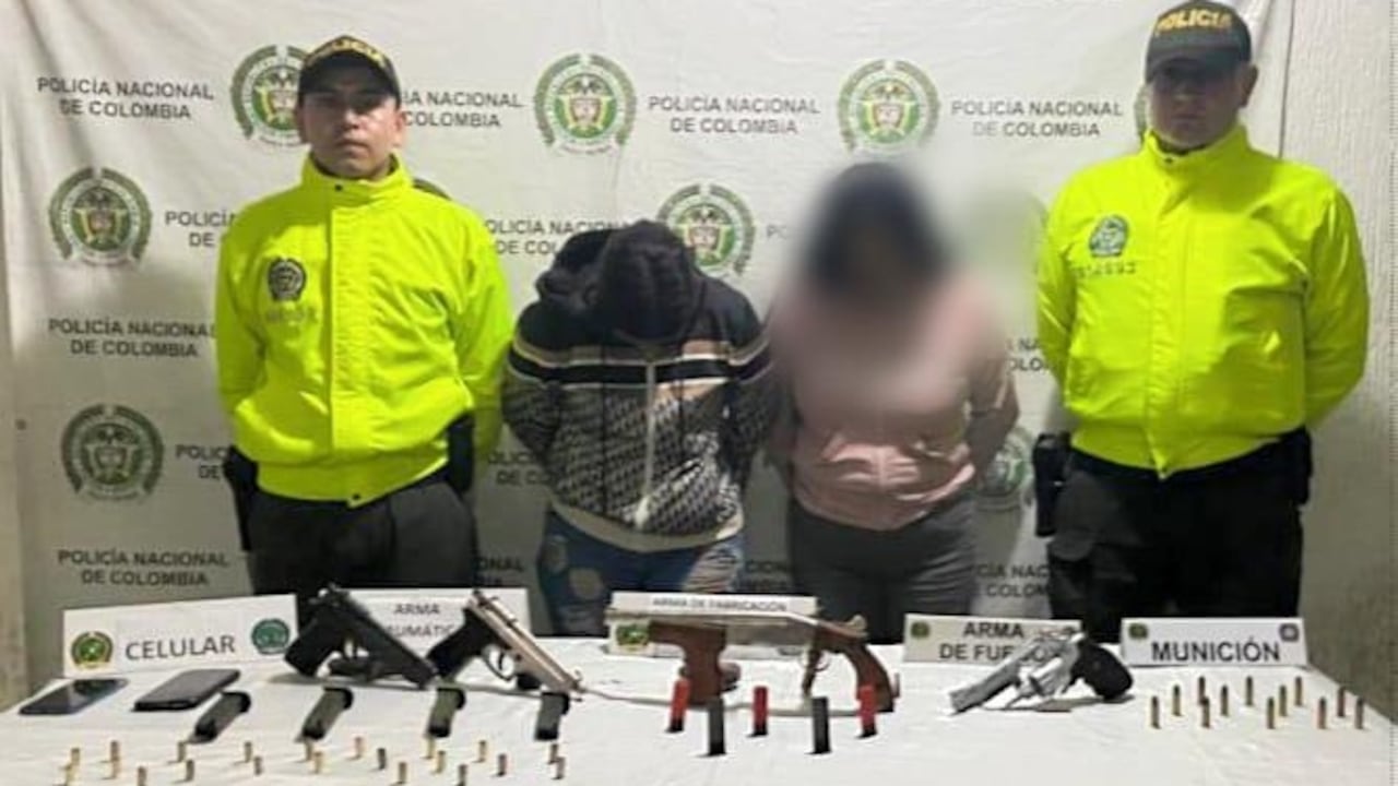 Dos mujeres fueron capturadas en Yumbo, Valle, con armamento, munición y drogas de peligrosa banda delincuencial.