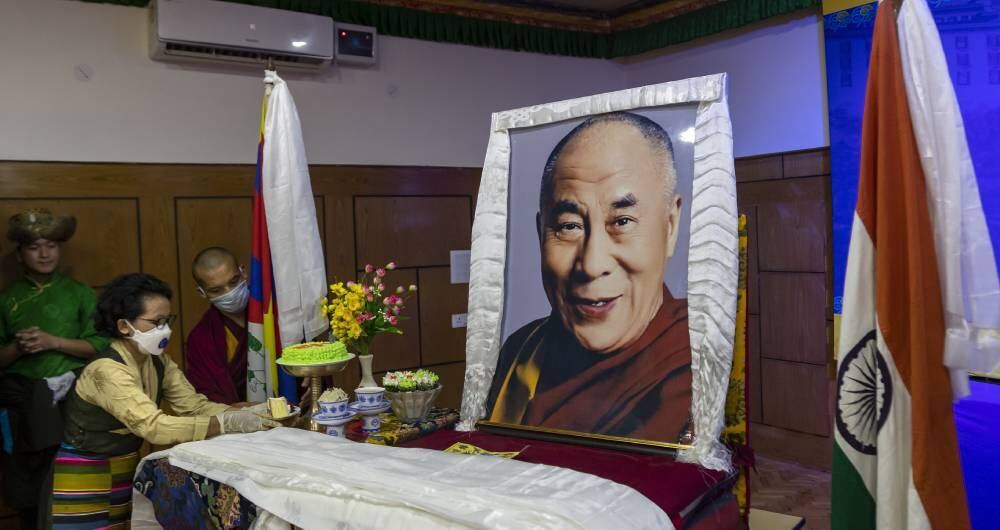 Dalái Lama lanza su primer álbum de mantras y enseñanzas a los 85 años.