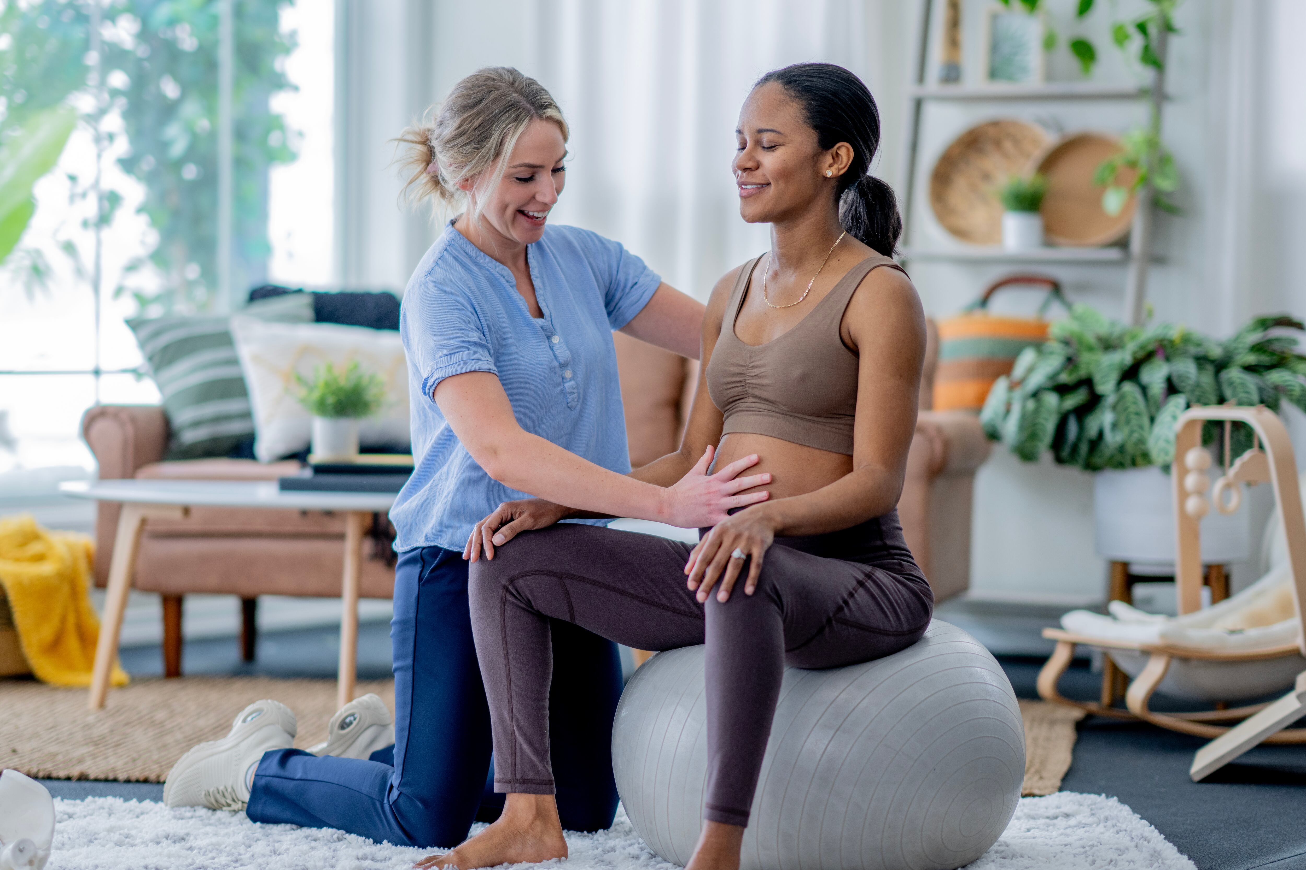 a terapia de piso pélvico ayuda a mejorar el control urinario, reducir molestias y aumentar la confianza de las mujeres durante la menopausia.
