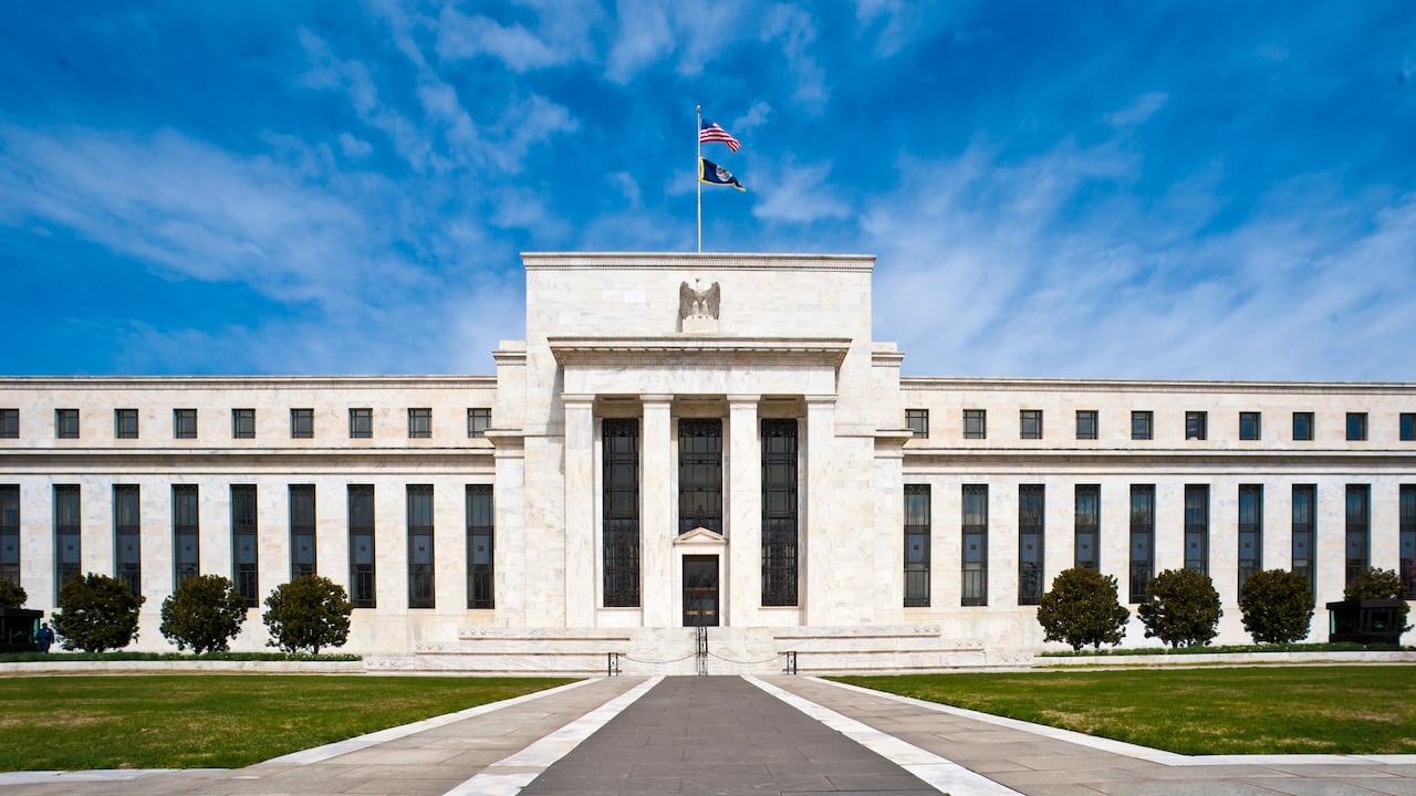 Este anuncio de una nueva alza da un duro golpe a la confianza inversionista.