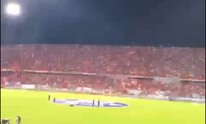 En el estadio Atanasio Girardot se volvió a escuchar a una sola voz "fuera Petro, fuera Petro".