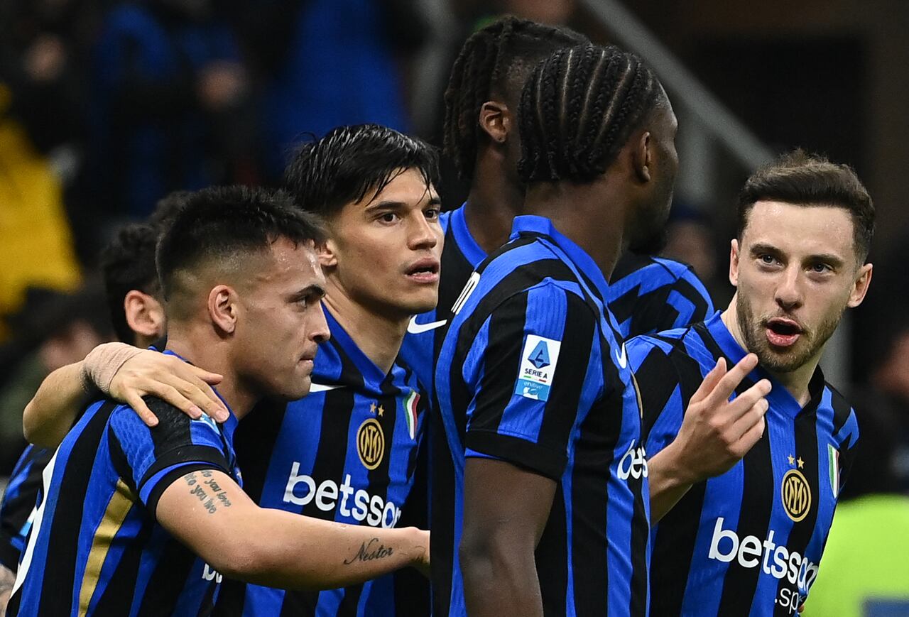 Inter remonta al Monza para conservar liderato