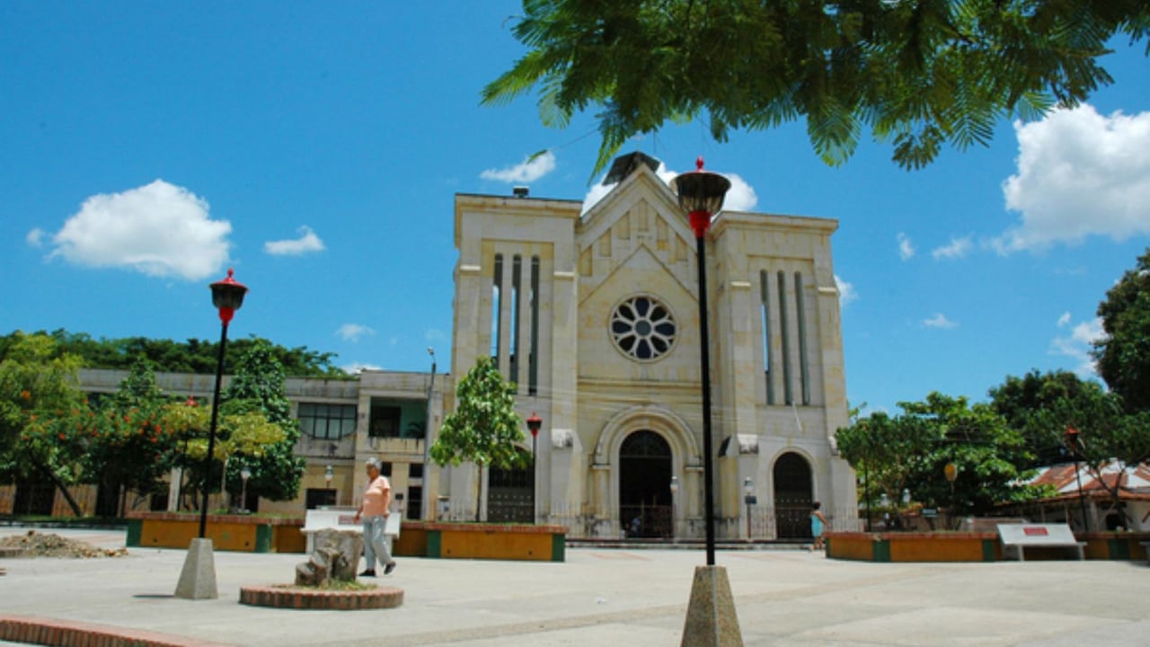 Carmen de Apicalá se destaca por estar adornado por una naturaleza exuberante.