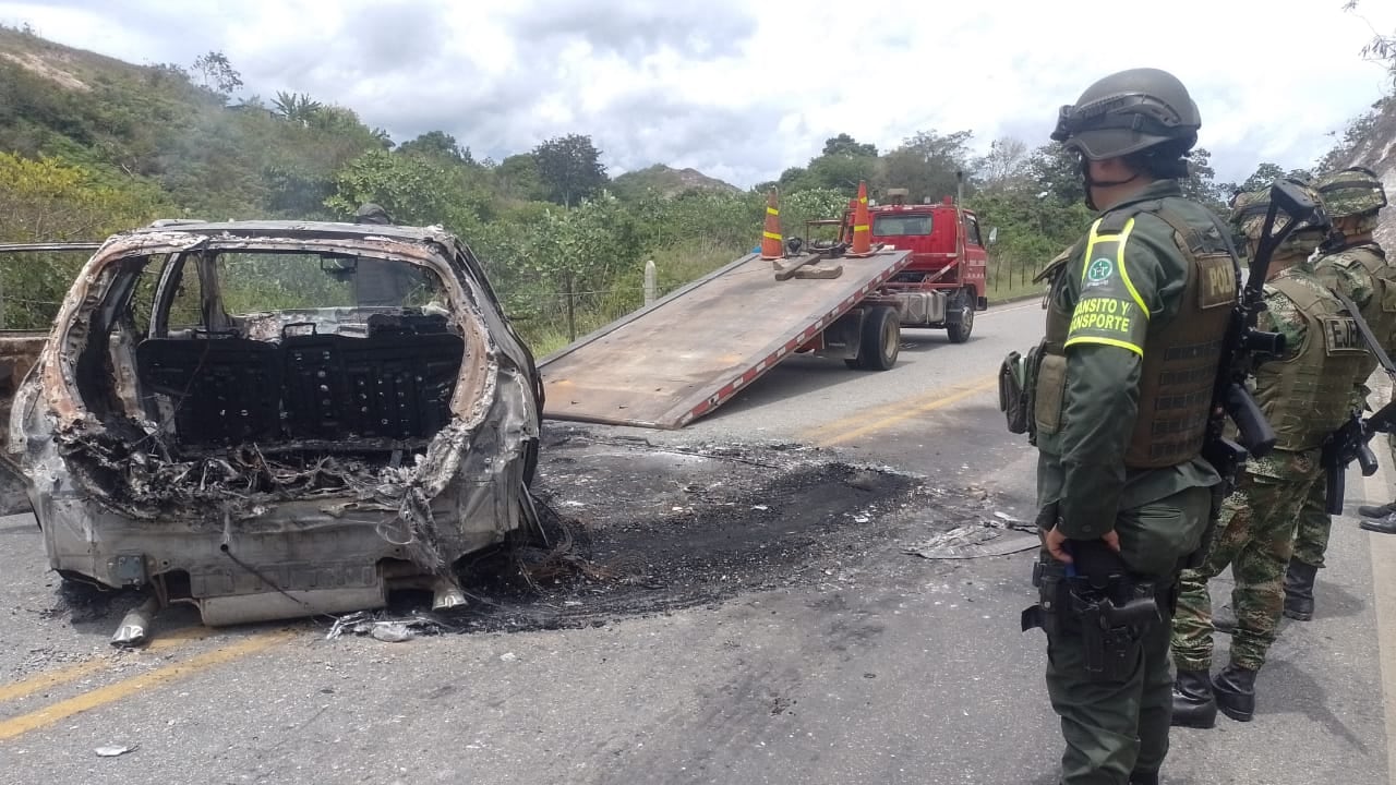 Policía y Ejército abren paso en vía que comunica a Ocaña con Convención en Norte de Santander