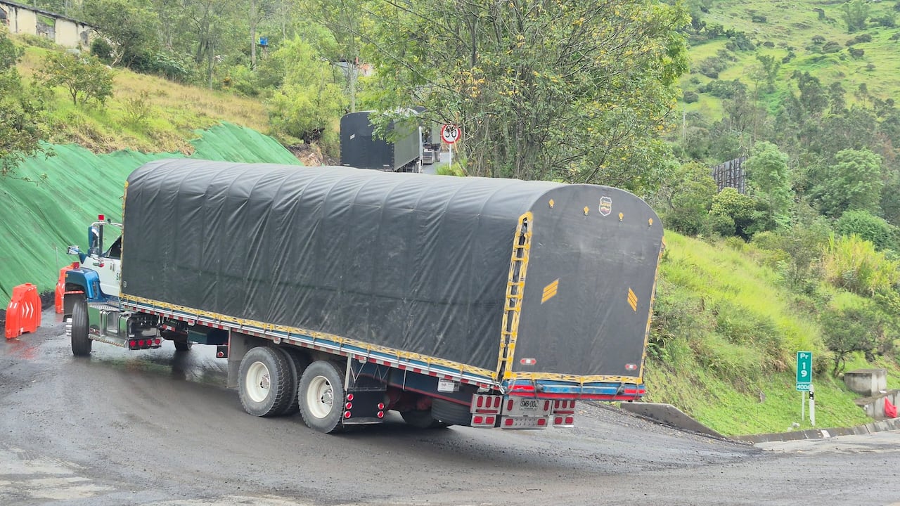 El tránsito por la Vía al Llano está siendo regulado por las autoridades.
