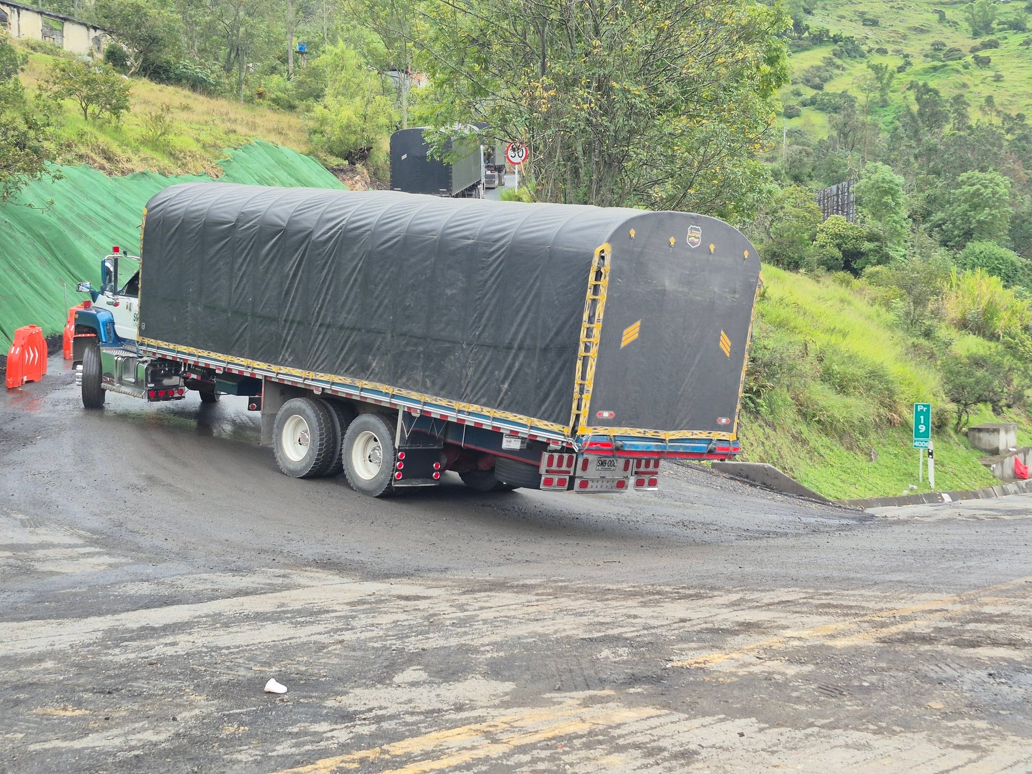 El tránsito por la Vía al Llano está siendo regulado por las autoridades.