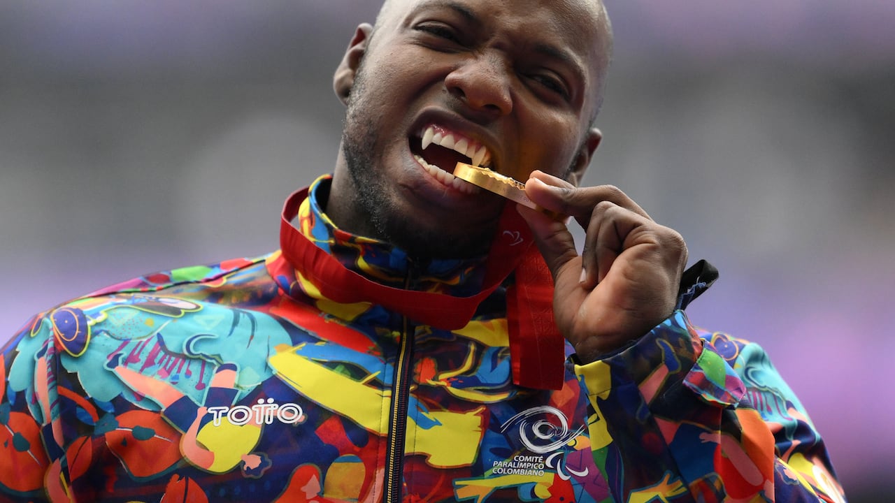 Mauricio Valencia ganó medalla de oro en impulsión de la bala, categoría F34 en Juegos Paralímpicos París.