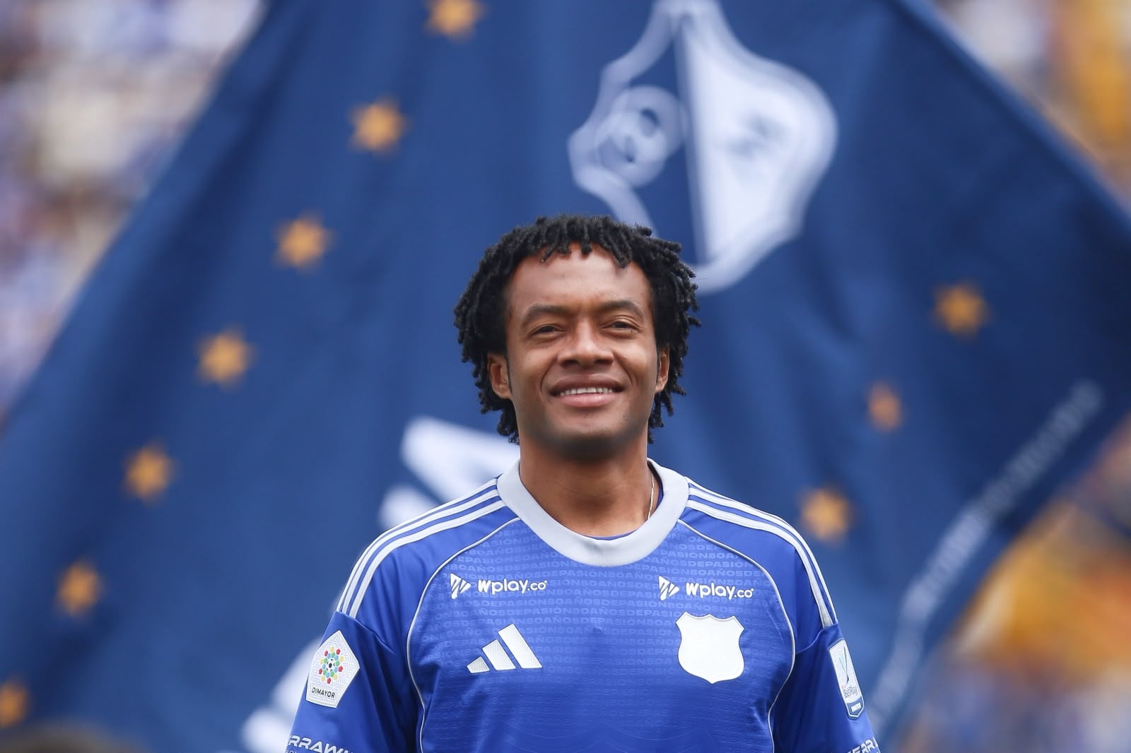 Juan Guillermo Cuadrado durante su presentación en El Campín con la camiseta de Millonarios.