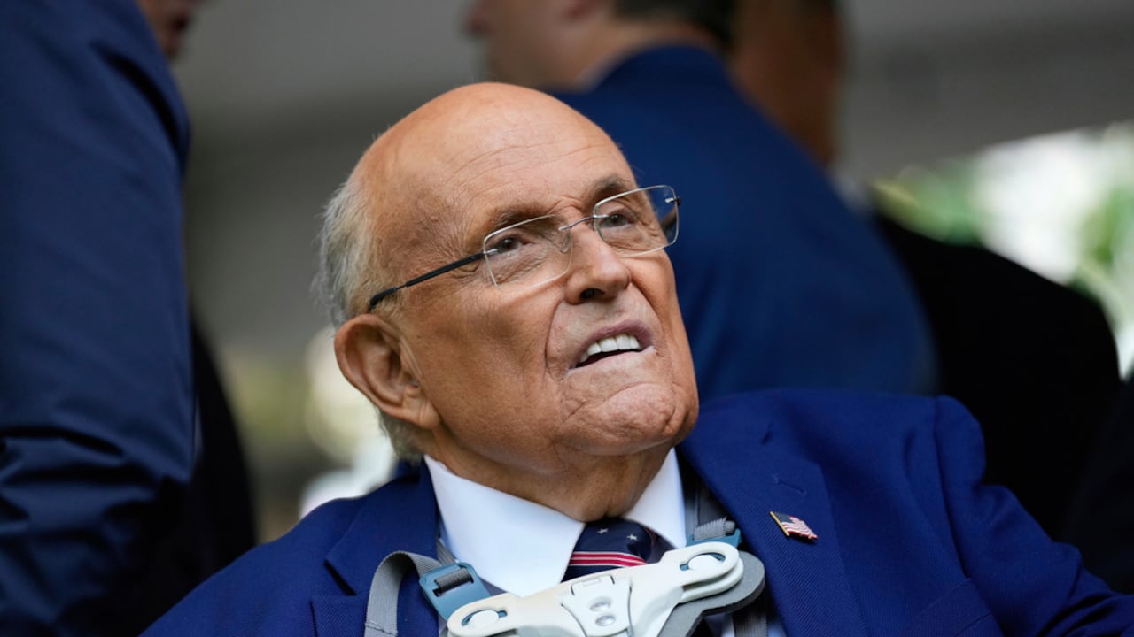 ARCHIVO - El exalcalde de Nueva York, Rudy Giuliani, participa en una ceremonia en conmemoración del aniversario de los atentados terroristas del 11 de septiembre en Nueva York, el jueves 11 de septiembre de 2025. (Foto AP/Seth Wenig, archivo)