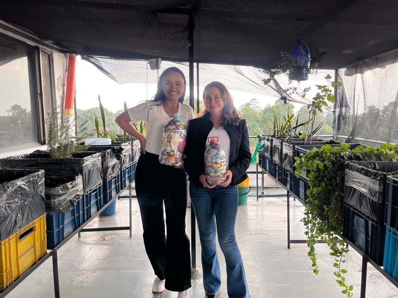 Martha Correa Gonzalez, gerente general y Juliana Umaña Arias, jefe Ambiental de Empacando.