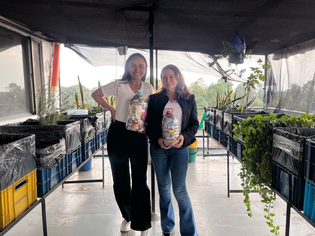 Martha Correa Gonzalez, gerente general y Juliana Umaña Arias, jefe Ambiental de Empacando.