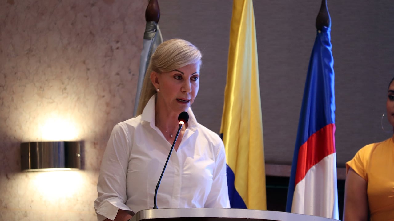 Foro sobre educación dual convocado por la gobernadora del Valle Dilian Francisca Toro.