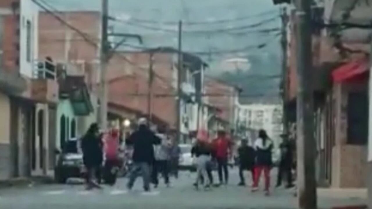 Batalla campal con machetes en zona urbana de La Ceja, Antioquia.