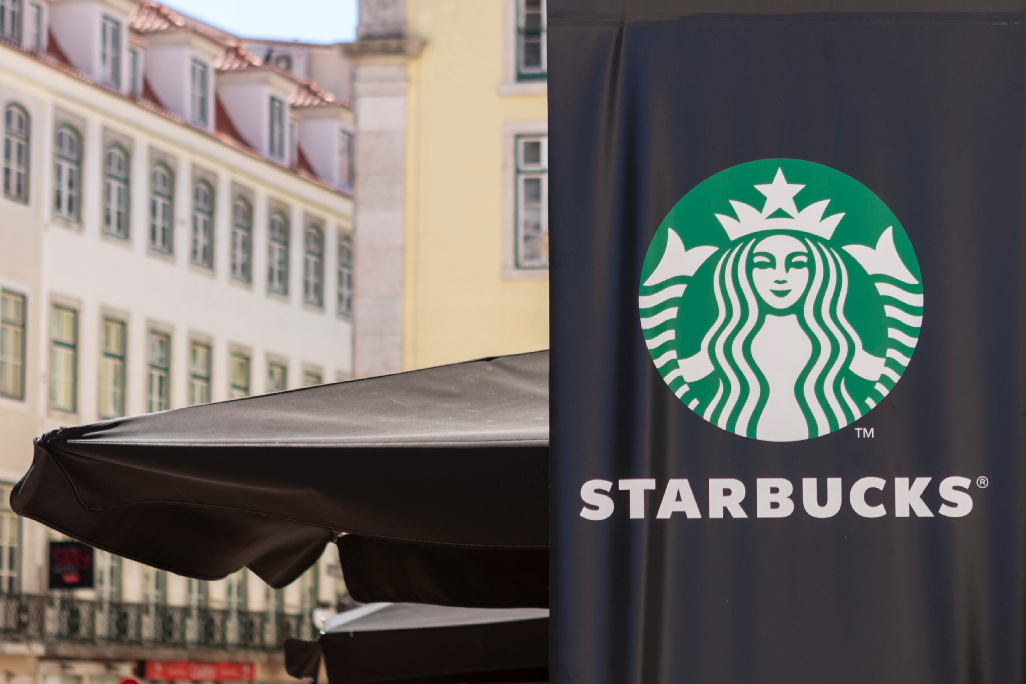Una tienda de Starbucks en Europa