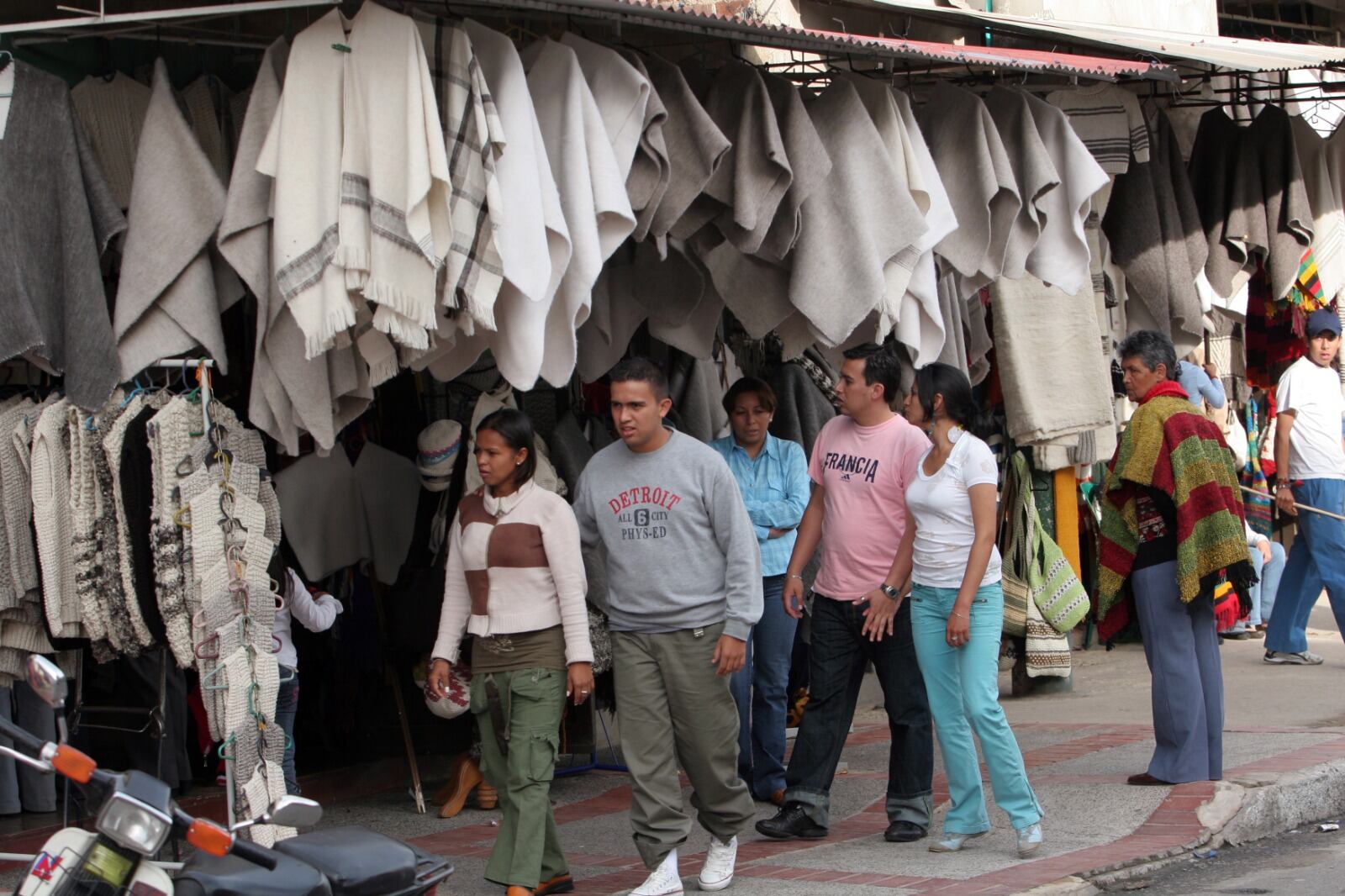 La lana virgen de oveja es vital para su producción tradicional.