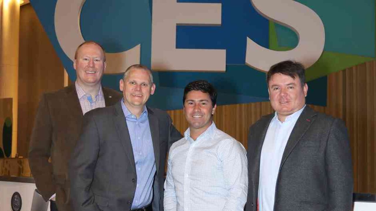 De izquierda a derecha: Ryan Schram, director de operaciones de Izea; Ted Murphy, CEO de Izea; Sebastián Jasminoy y Juan David Ramírez, cofundadores de Fluvip.