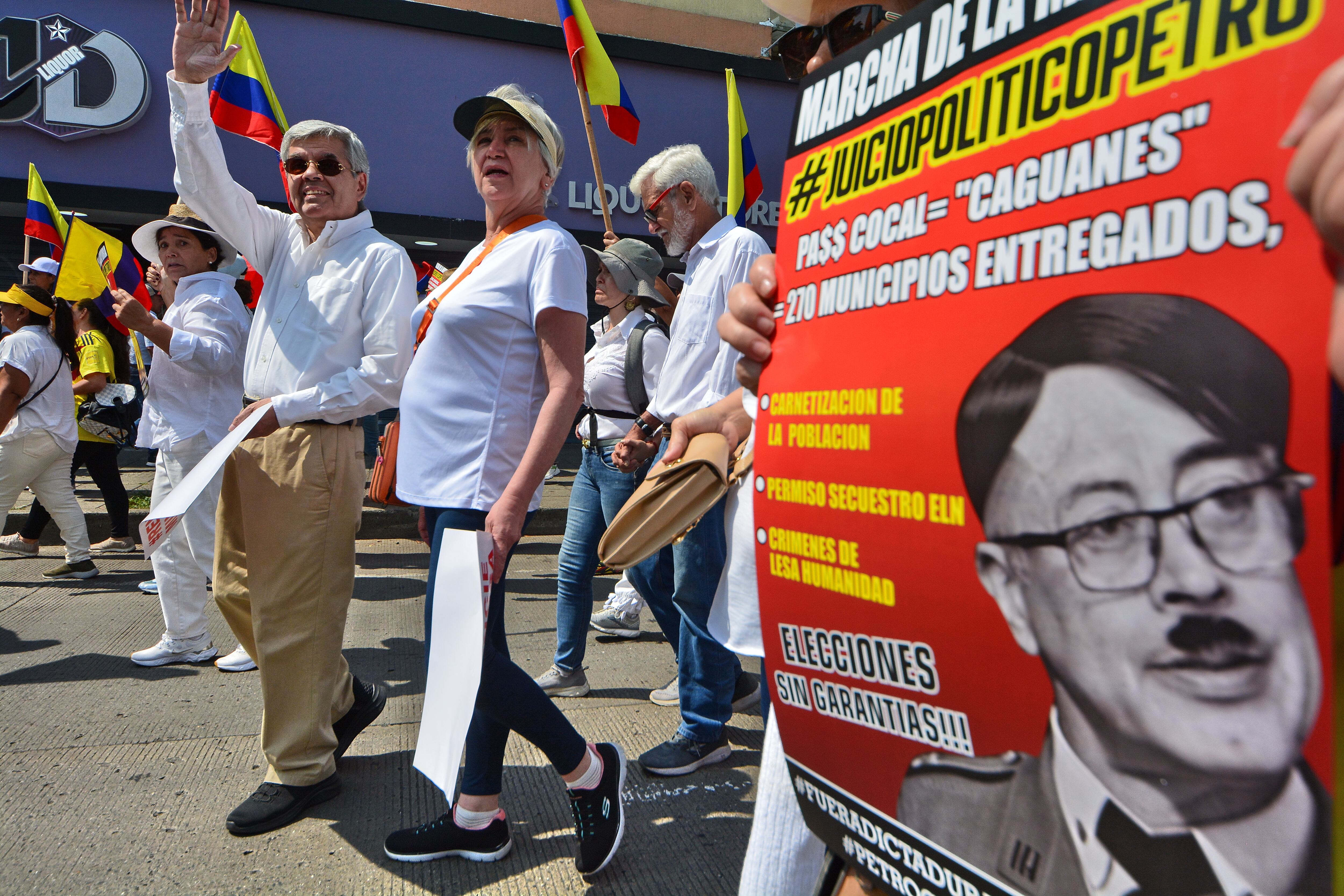 Más de 8 mil personas salieron a marchar en Cali contra las políticas del gobierno Petro.