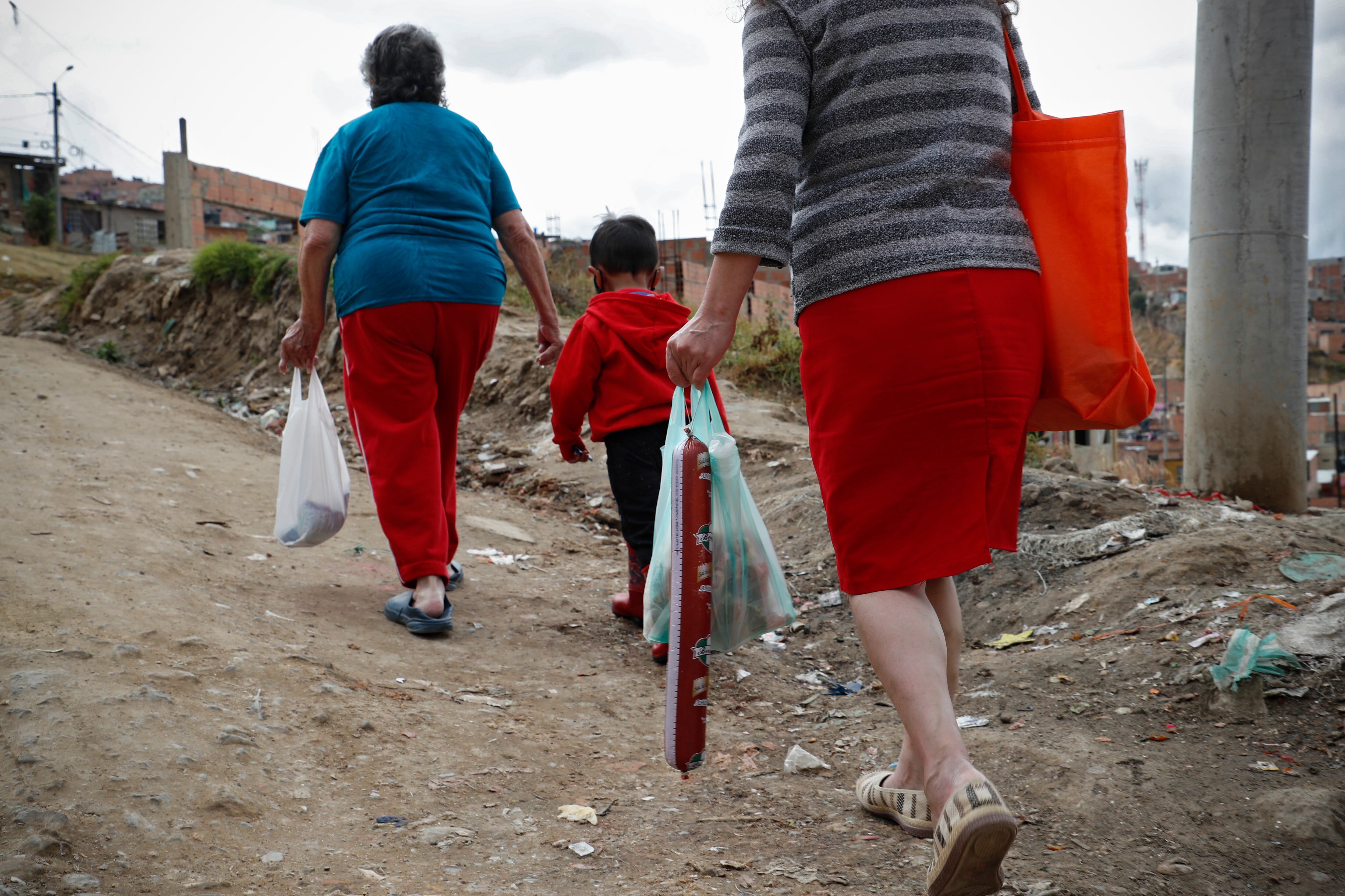 Salchichón alimento en familias vulnerables
niños mal alimentados
carestía
pobreza extrema
hambre
canasta familiar
precios altos
inflacion
Soacha febrero 9 del 2022
Foto Guillermo Torres Reina / Semana