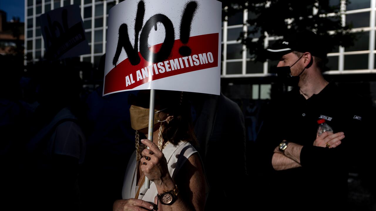 De acuerdo con el senador demócrata y excandidato presidencial Bernie Sanders, el antisemitismo está disparado en el mundo entero. (AP Photo/Manu Fernandez)