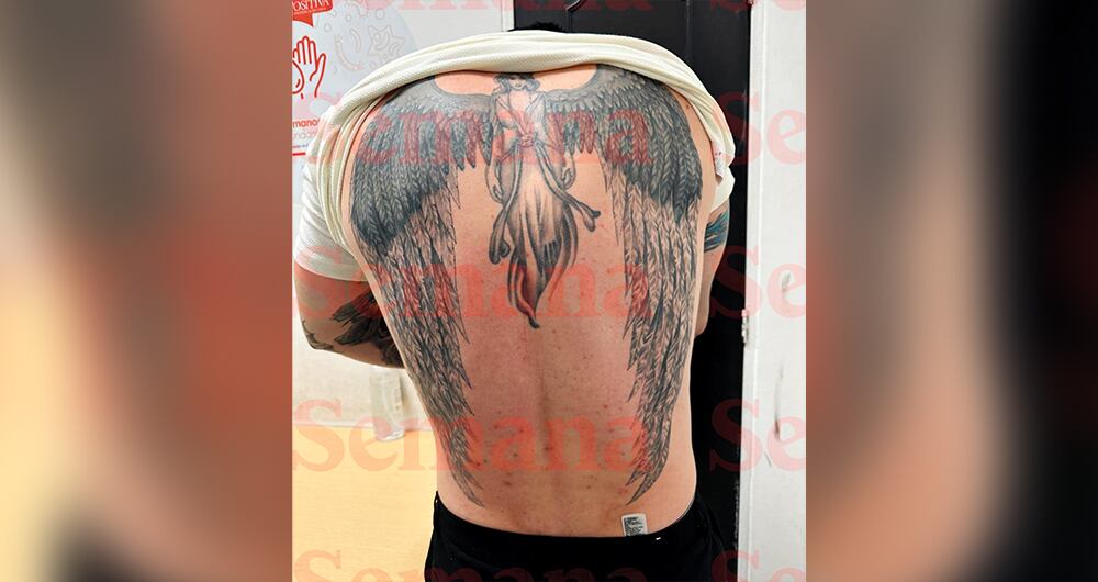   Este es el tatuaje clave que permitió identificar a alias Pichi gracias a un dron de la Policía en el departamento de Antioquia, hasta donde había llegado luego de fugarse de su prisión domiciliaria en Santander. 