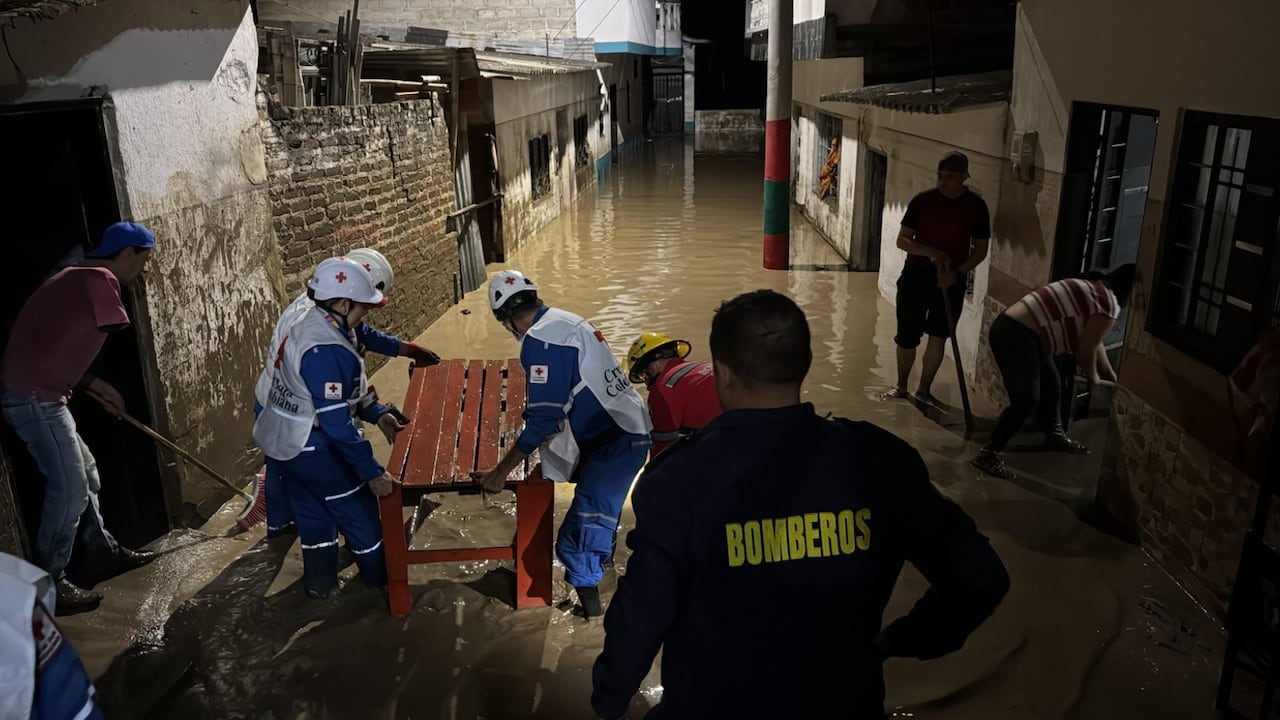 Ejército y Cruz Roja prestan sus servicios para ayudar a la comunidad.