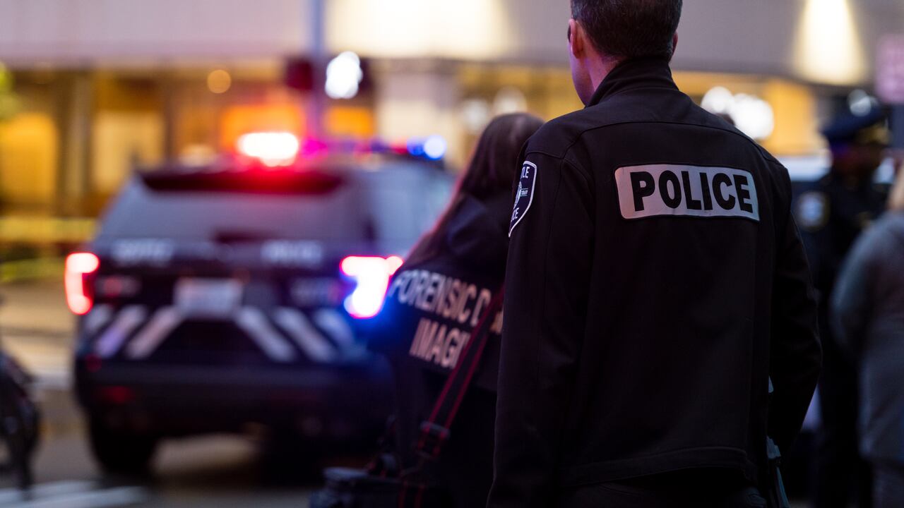 La policía investiga el tiroteo que dejó al menos dos muertos y seis heridos en una fiesta posterior al festival.