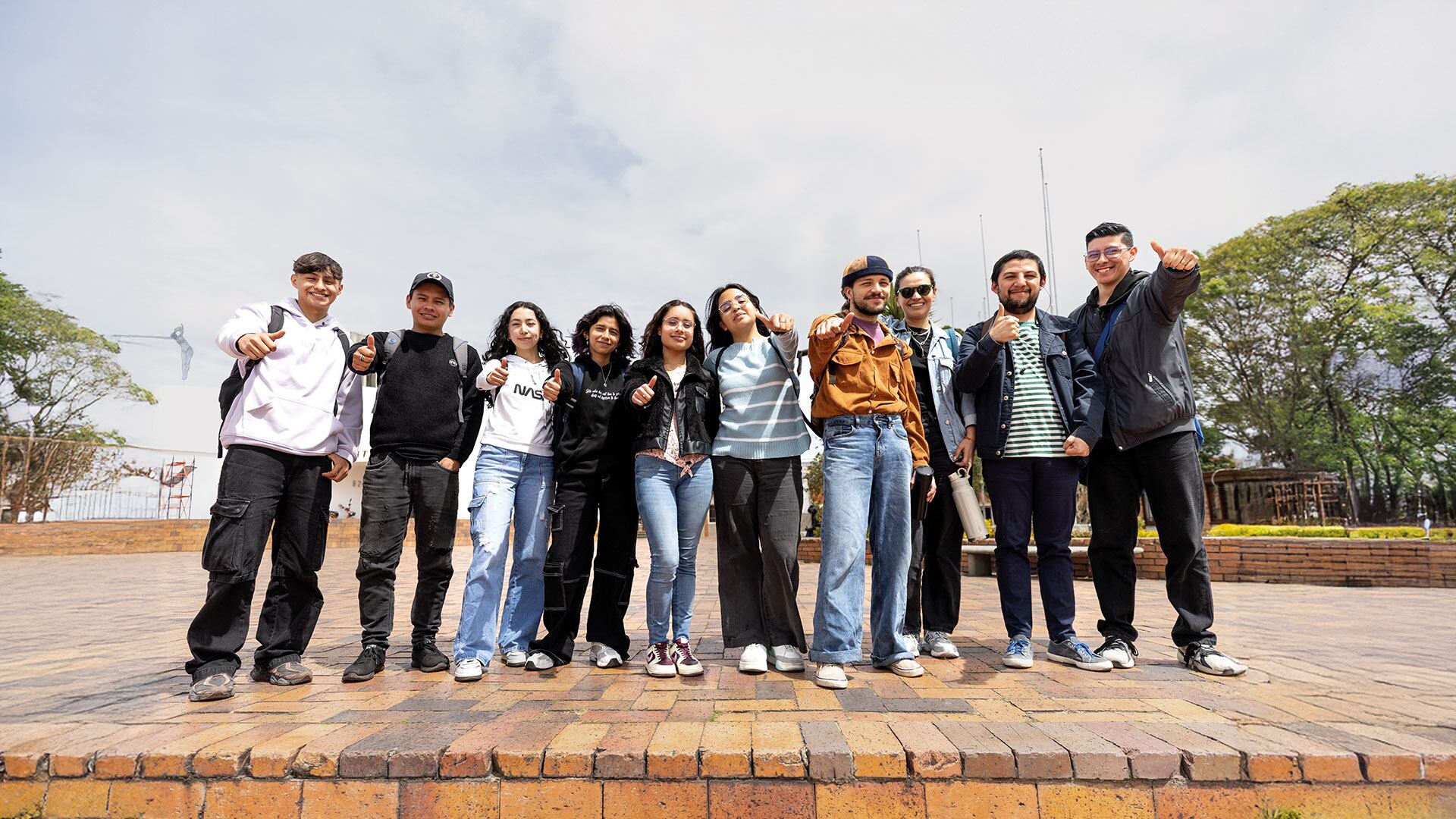 Los jóvenes  hacen historia